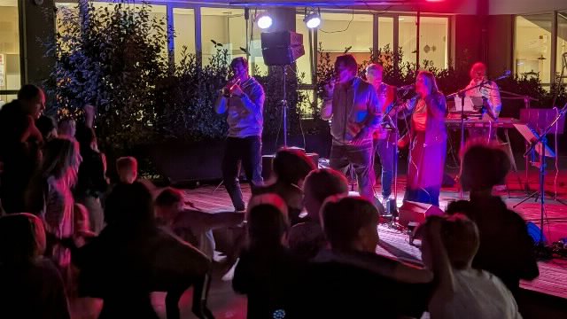 Die "Crazy Teachers" bringen das Publikum zum Tanzen