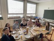 Französisches Frühstück der Französischgruppe der 5. Klassen