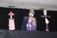 Sketches, Songs, Tanzdarbietungen, Filme und Fashionshows