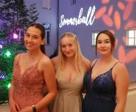 Beim ersten Sommerball des Gymnasiums