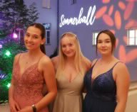 Beim ersten Sommerball des Gymnasiums