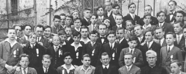 Foto der Maturanten des Jahrgangs 1935 mit dem künftigen Bundespräsident Rudolf Kirschläger