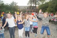 Willkommensfeier 2018/19 = Spiel und Spaß + Speis und Trank + Musik und Tanz im Schulhof