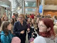 Schulchor bei der Landeshauptfrau